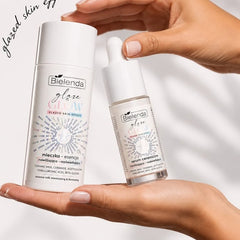 Lait-essence et sérum Bielenda Glaze & Glow tenus en main